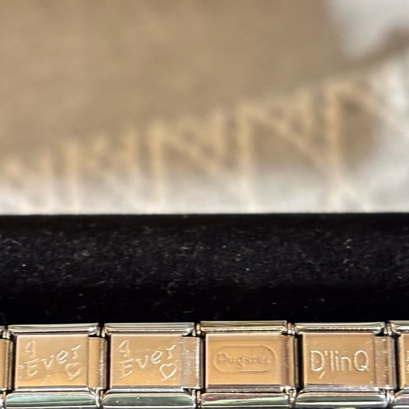 Italian Charm Mix. Seattle, Redhead, Cross, America, Find a Cure. 15 Charms. - Picture 8 of 10